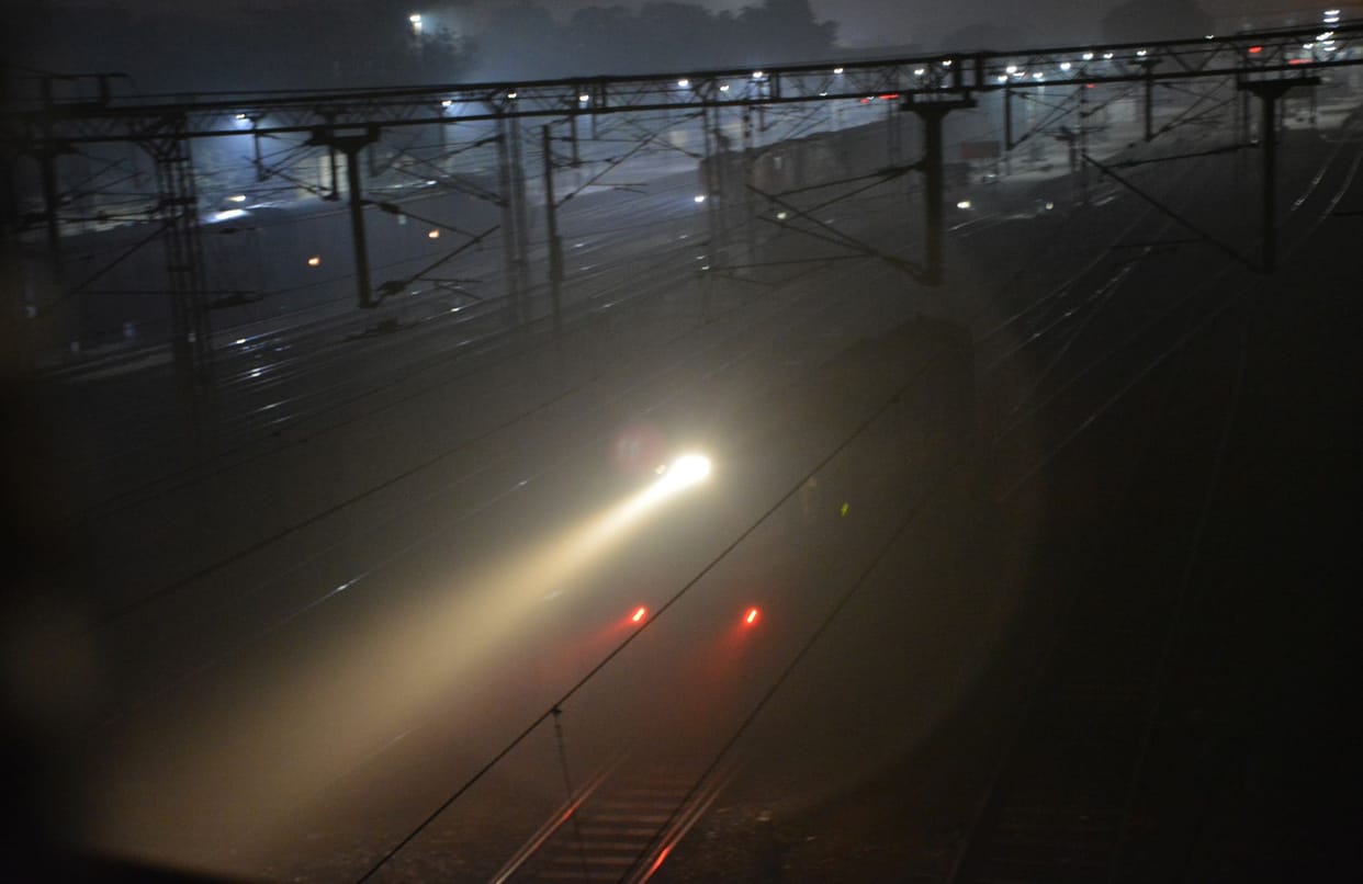 train has delayed in fog