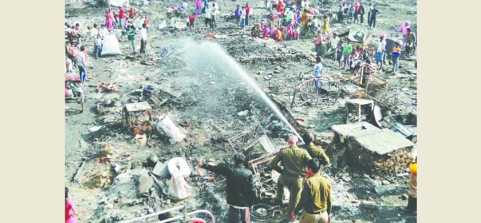 500 jhuggi burnt in fire