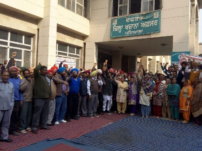 Mulajimon siege to siege by the Treasury office, Norbaji, sought payment arrears, Patiala