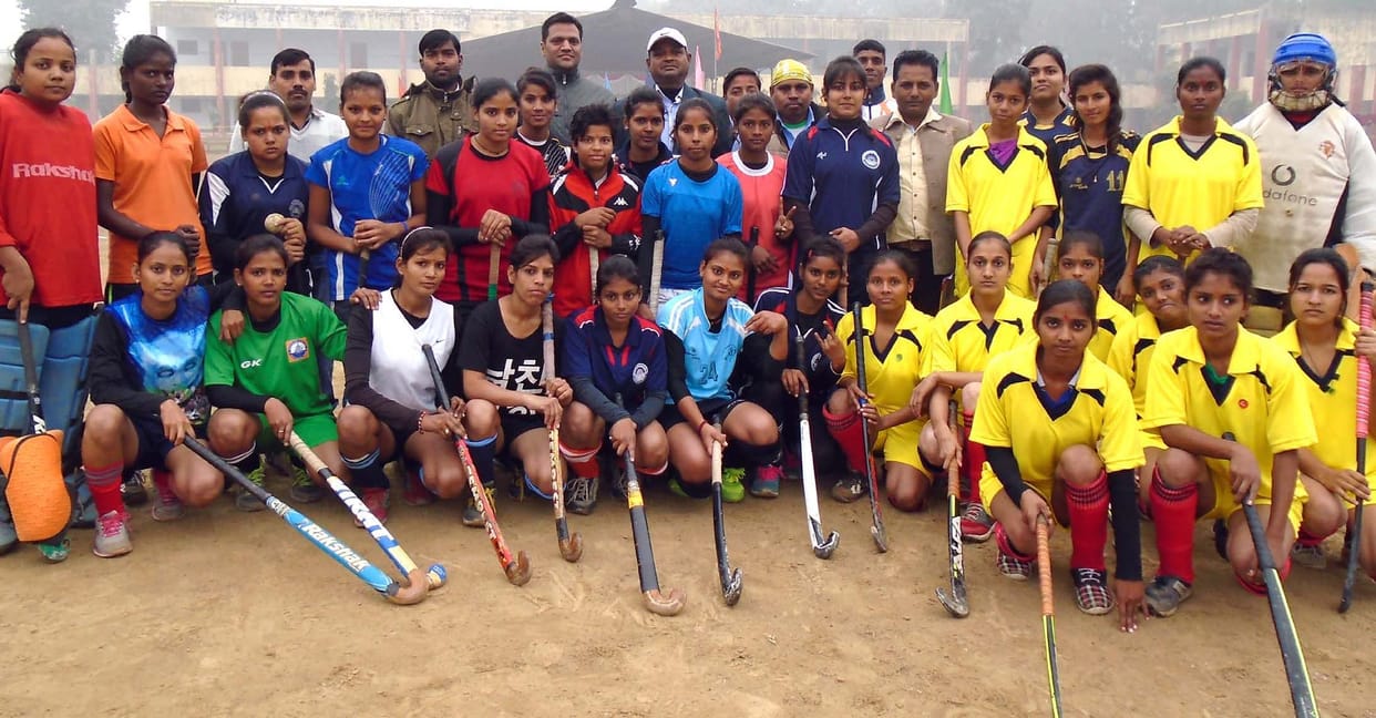 The 22-member university Selected women's hockey team
