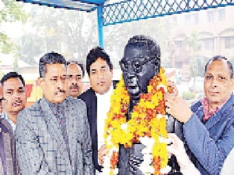 Dr ambedkar ne daliton shoshiton ko haq dilaya