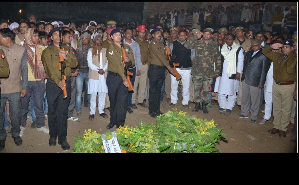 raajakeey sammaan ke saath sainik ko dee antim vidaee