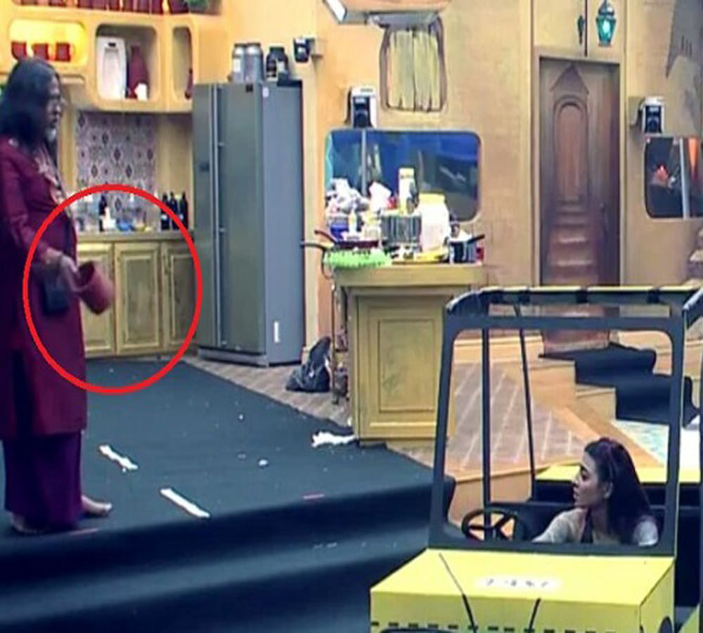 BIGG BOSS: Swami Omji pees in the kitchen area