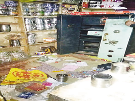 cash and jwellery theft