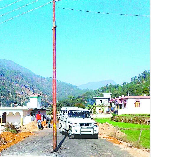 On the road was asphalt, but could not move the pole