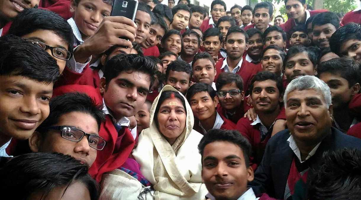 mount everest climber santosh entract with student