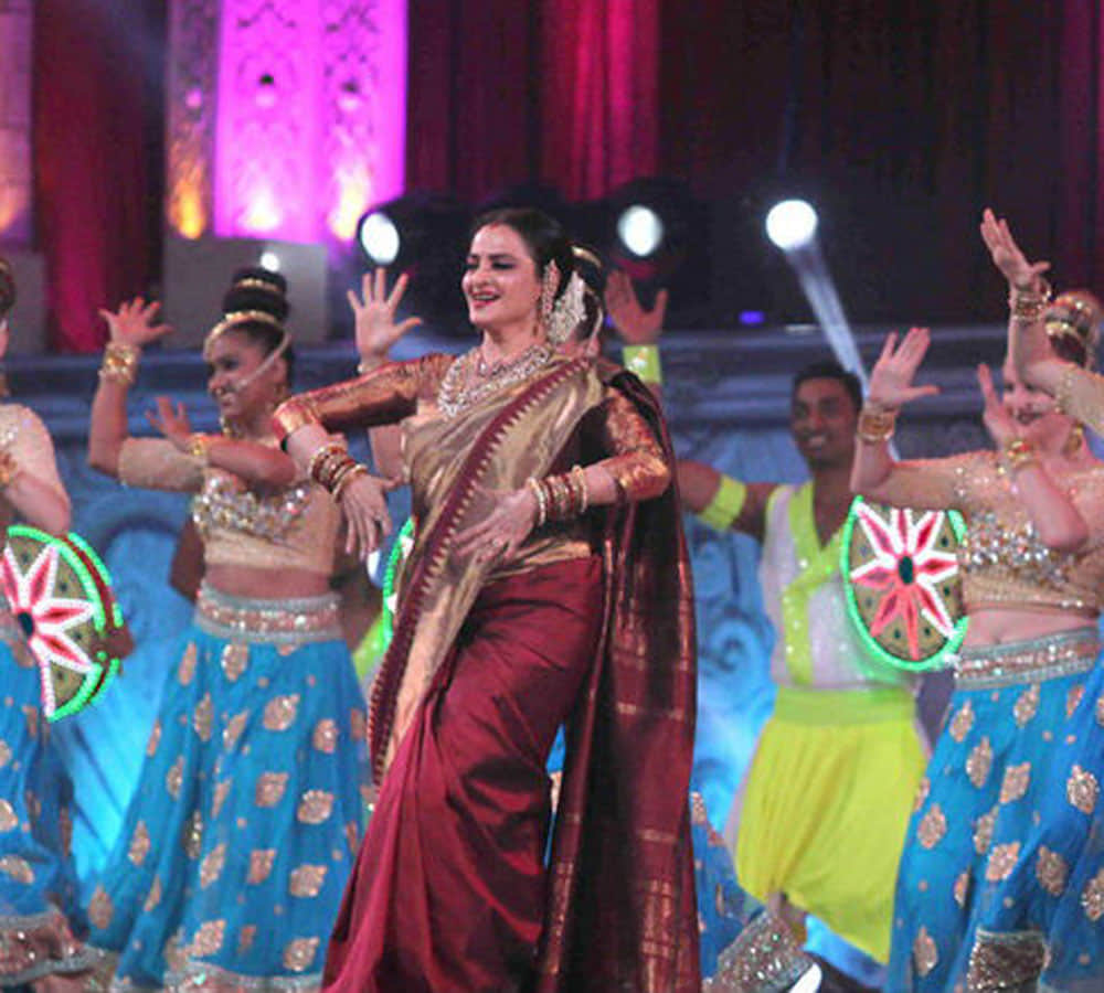 rekha dance perform at star screen award function