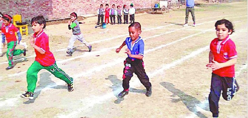 Small children showed amazing sports