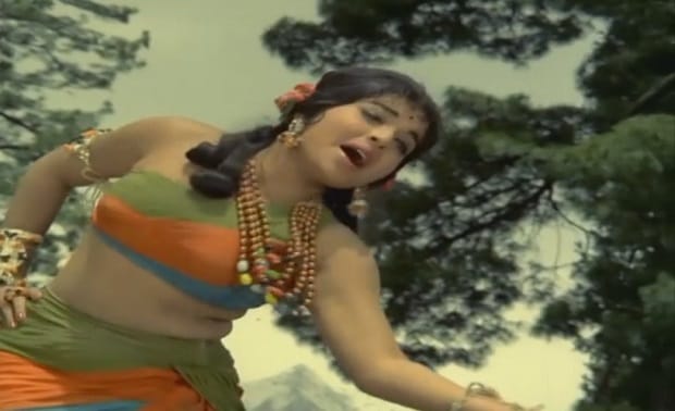 #RIPAmma, Jayalalithaa worked with ‪Dharmendra‬ only hindi movie ‪Izzat‬, memorable moments