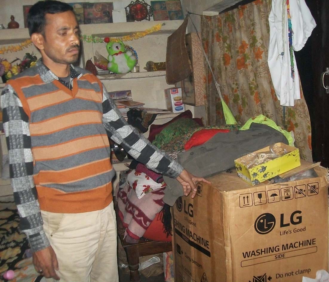 Shops, homes, cash, jewelry, thousands including theft report