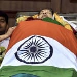 जयललिता को दफनाया गया