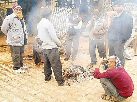 Chilly winds scattered the public life