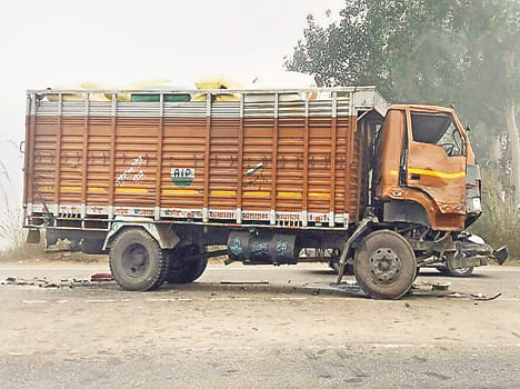 Fog at loggerheads vehicle, container driver killed, several injured