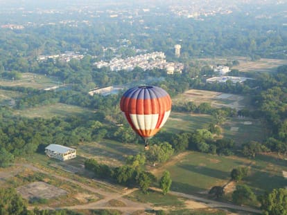 six foreigners could balloon tour in Rs 2 crore 