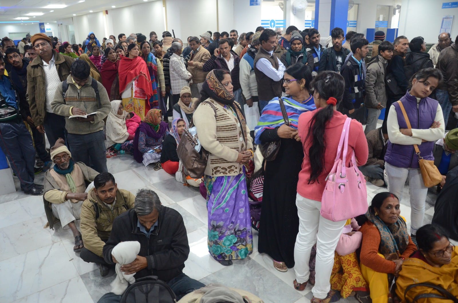 no crowd and no cash in bank and atm, its not due to noteban, six reason behind this 