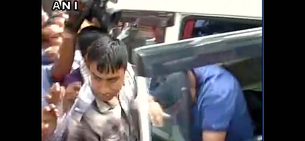 BJP former leader arrested with illegal money by kolkata police