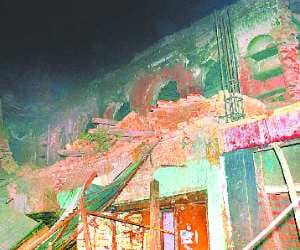 Dilapidated building collapsed, six injured