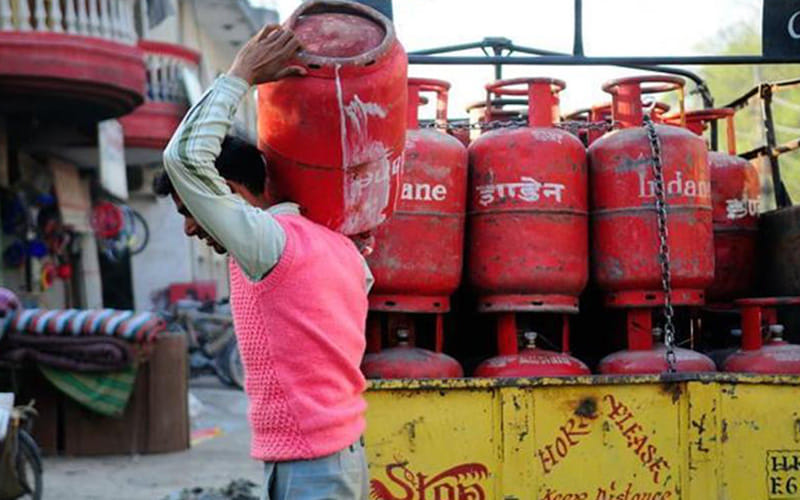 fifty thousand people in kanpur left lpg subsidy 