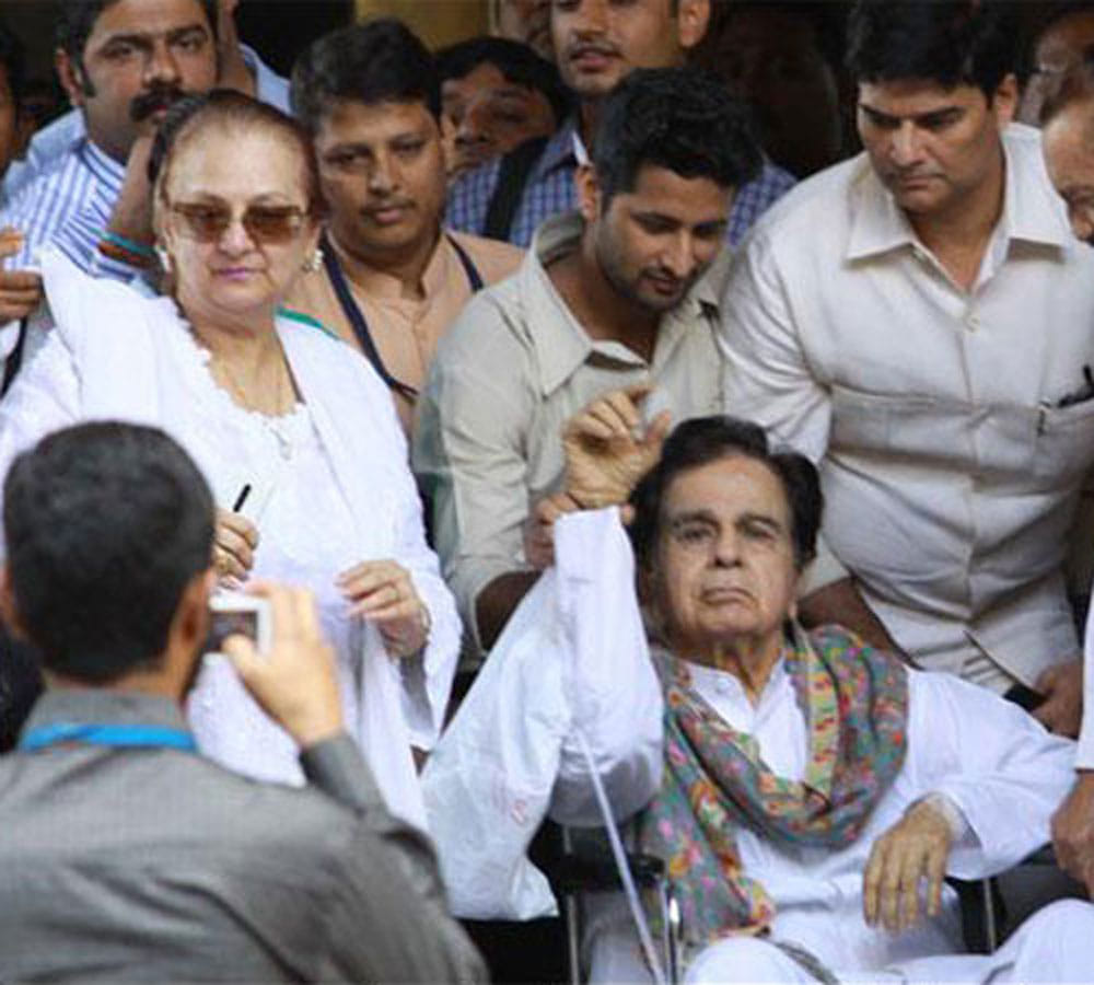 dilip kumar was admitted to mumbais lilavati hospital