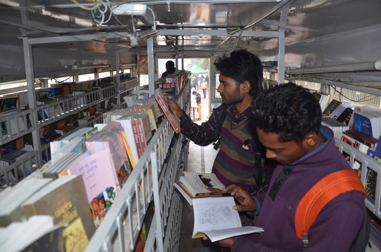 book exabition in bus