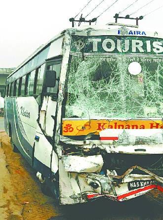 Fog clashed in four vehicles, two killed