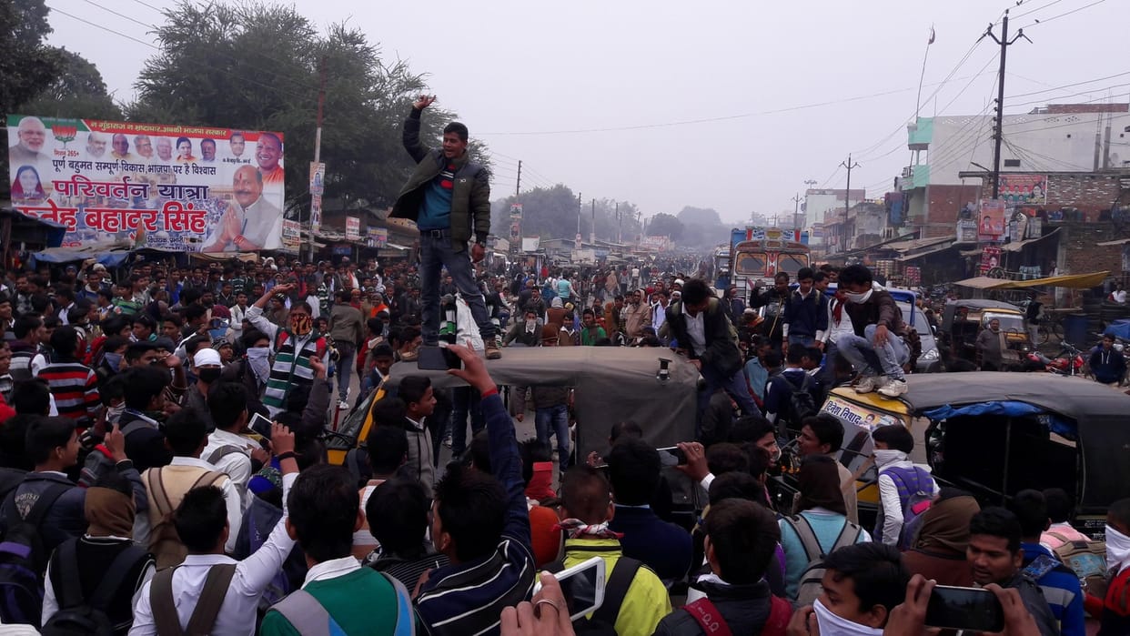 students jaam the highway and looted the shops