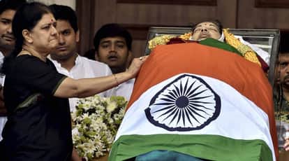 jayalalitha buried in Chennai marina beech 