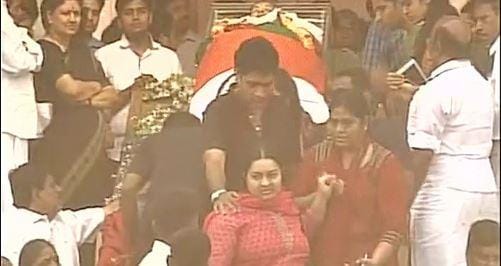 jayalalitha niece deepa pays tribute 