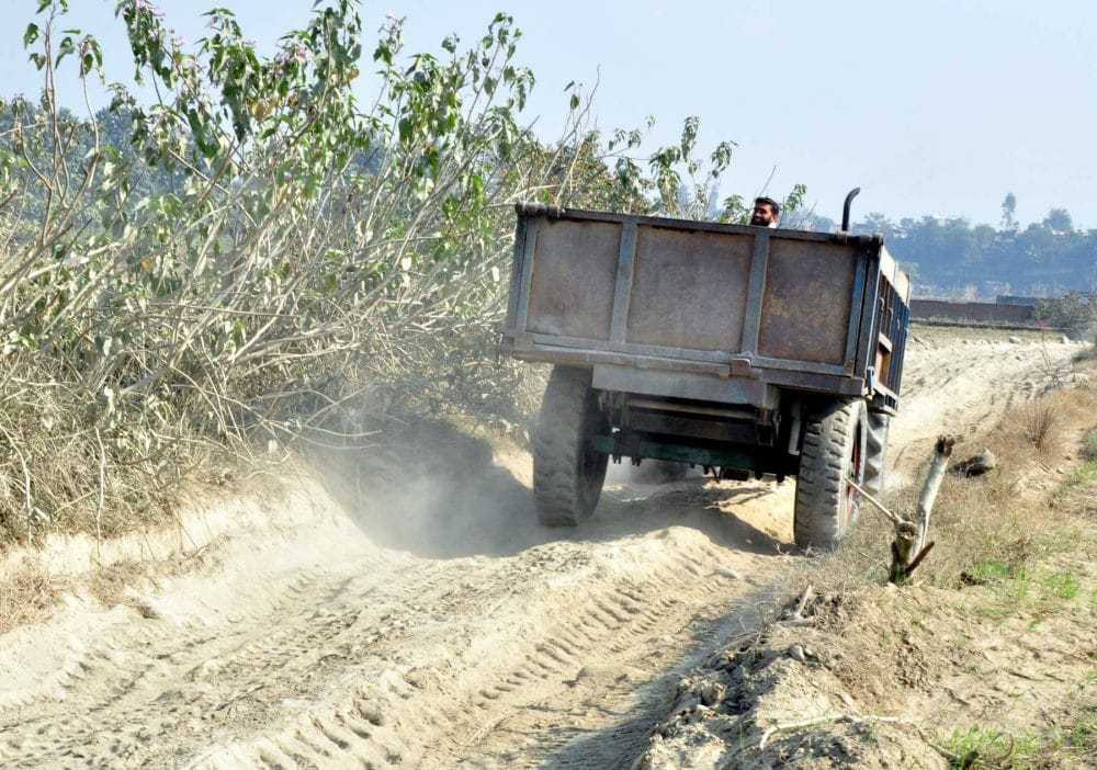 five tractors bouded 