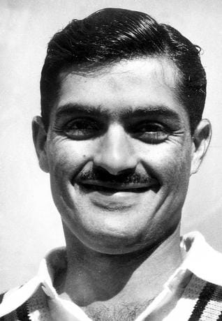  Jayalalithaa's first crush was cricketer Nari Contractor