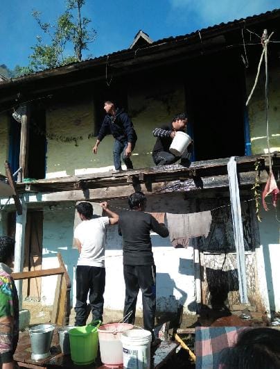 People quench fire in jyolikot