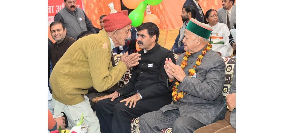 cm virbhadra singh on a visit to distt bilaspur