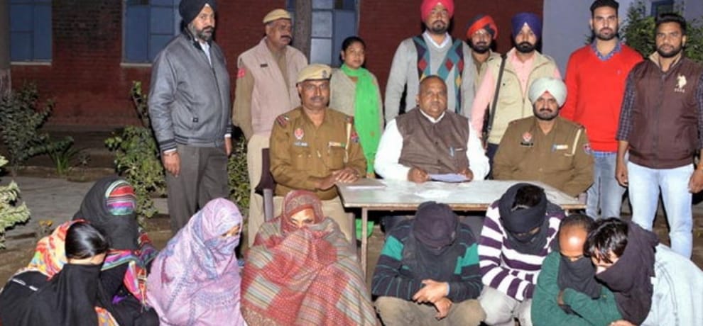 Sex racket caught in gurdaspur, three women and four man arrest