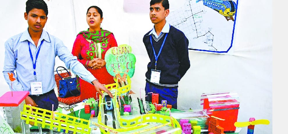 Photos: Look at exhibit the amazing inventions of young scientists