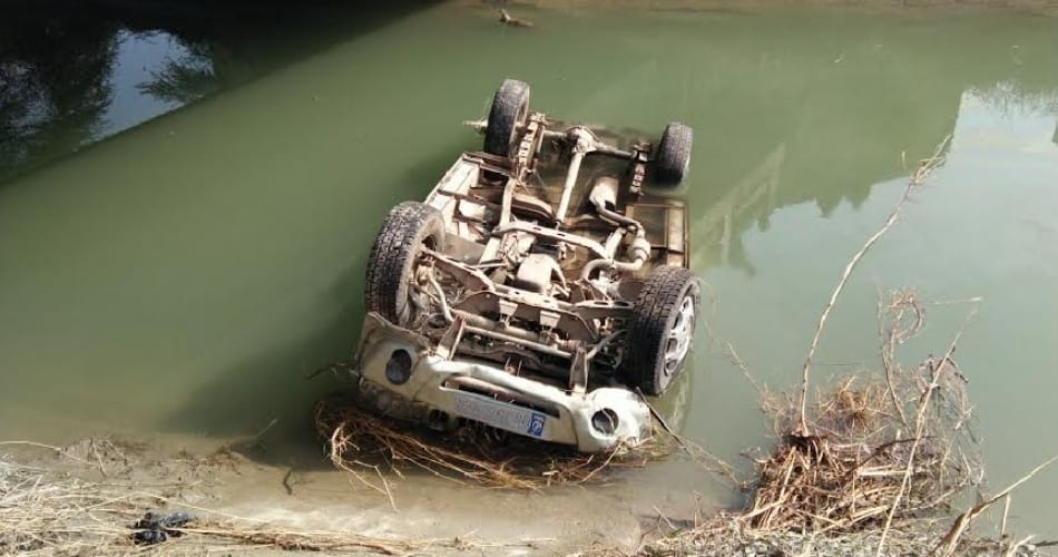 accident in mahendergarh, bolero van fall into cannal, 2 killed