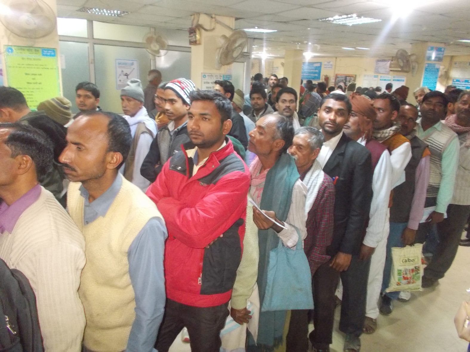 no crowd and no cash in bank and atm, its not due to noteban, six reason behind this 