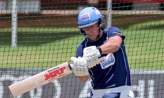 Ab De Villiers Returns to Field after Injury Uses a New Bat
