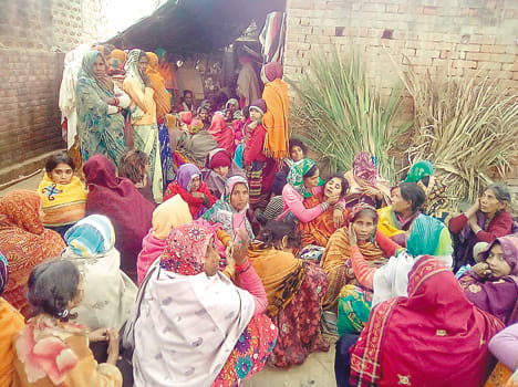 Farmers hit by the broken line, death