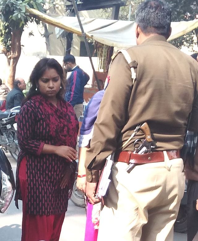 Going to the bank to deposit Rs 10 thousand robbed student