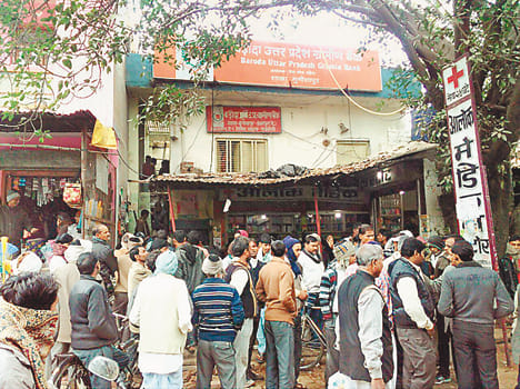 Passbook client was injured by falling angry banker