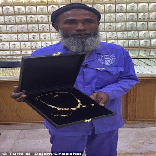  Cleaner Gets Trolled For Looking At Jewellery
