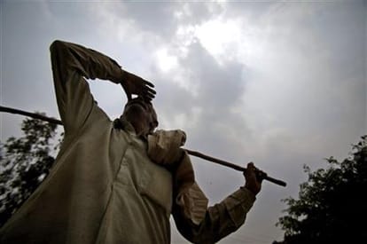 no rains in jammu and kashmir resulting loss of crops in jammu and kashmir