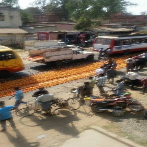 farmers dump tonnes of their produce on roads in Chhattisgarh