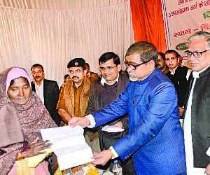 933 poor families received grants marriage