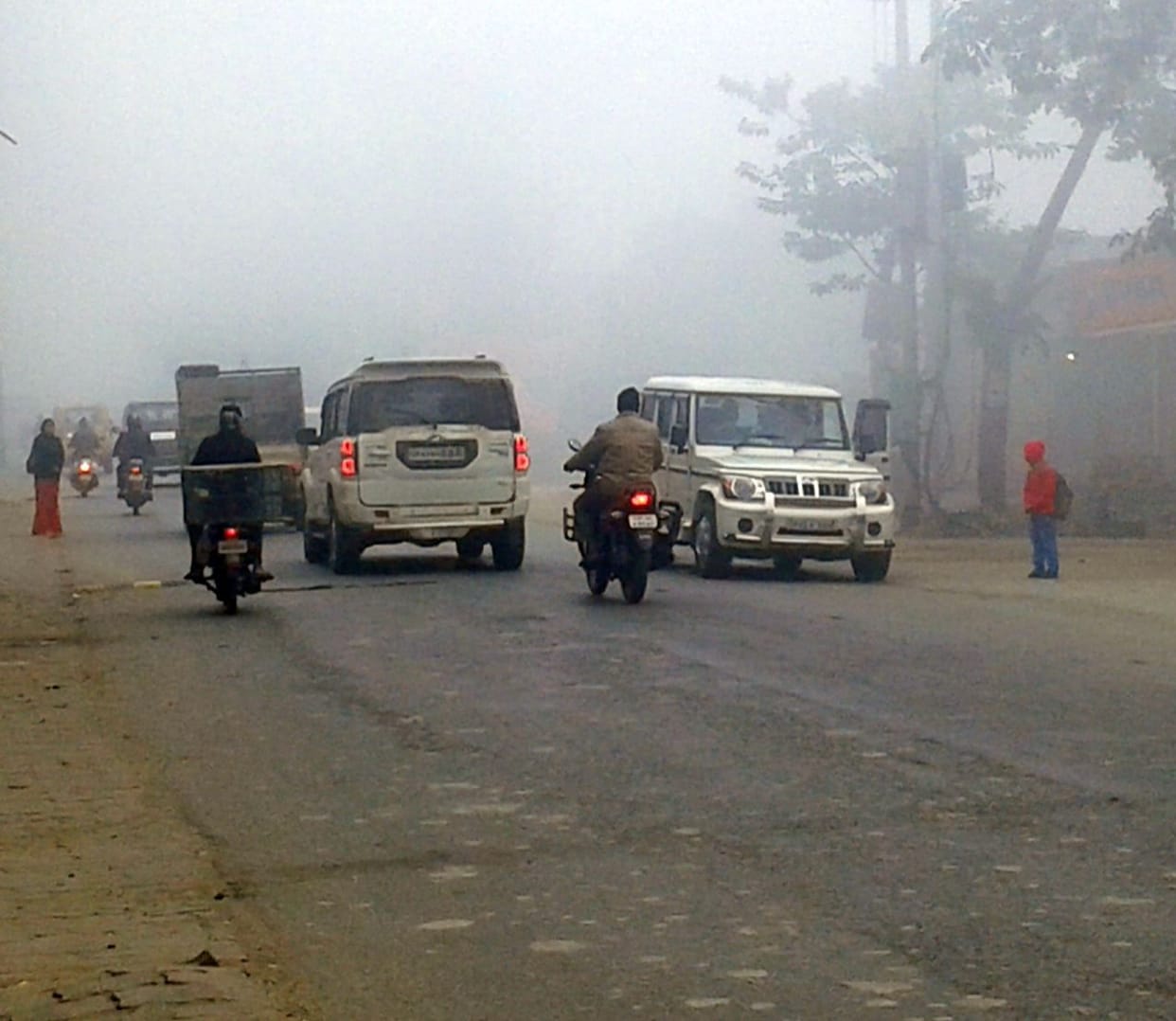 Public life suffering from the cold and fogging