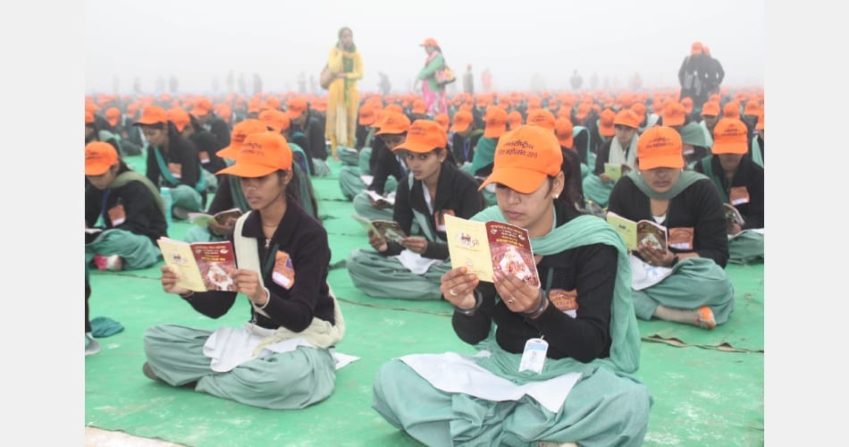 18000 school children recited gita shloka at kurukshetra