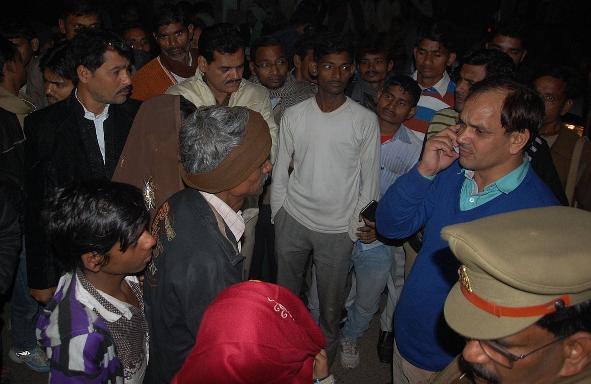 Demand compensation, placing bodies blocked the road Rapura