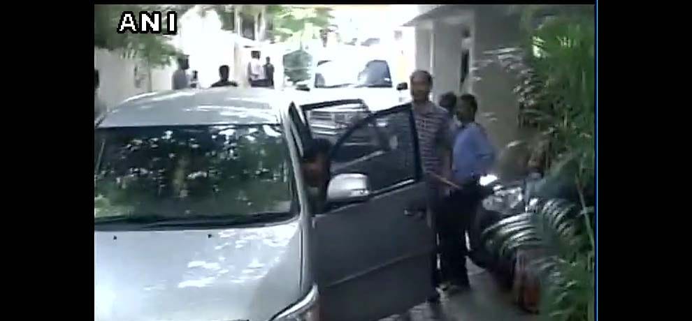 IT department seized new notes of seventy crore rupees in chennai