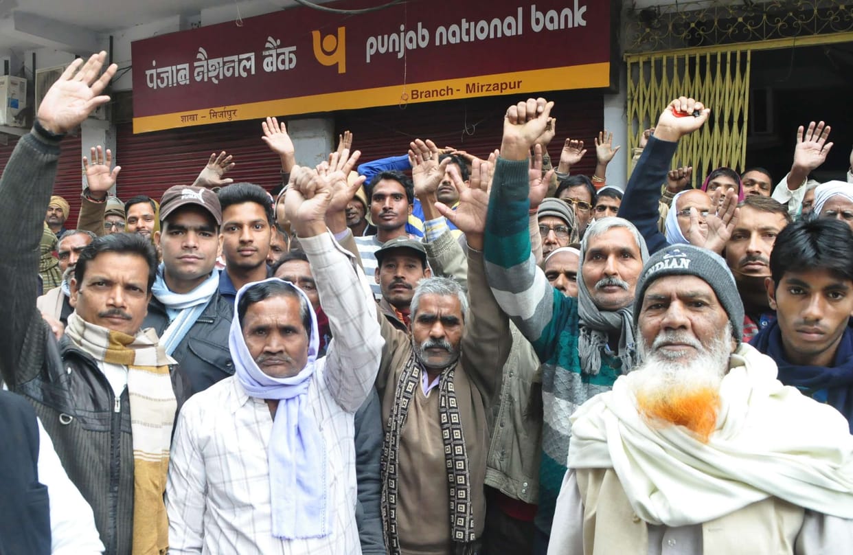 for withdraw the bank consumer running to banks