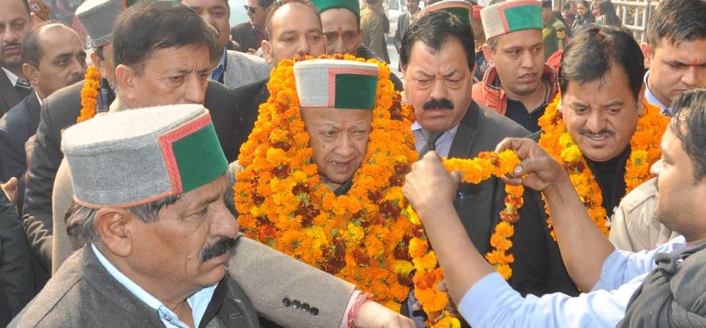 Little fan beena gets emotional when meets cm virbhadra singh